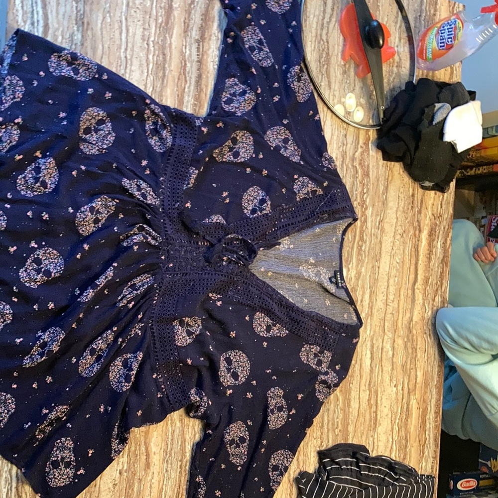 No stains NO SHIPPING Nashville Tennessee (37311)